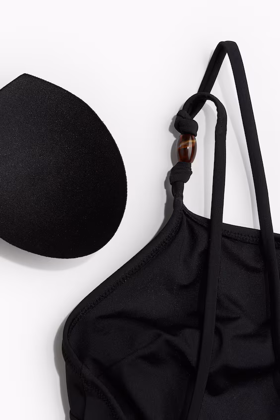 Купальник с поролоновыми чашками high leg