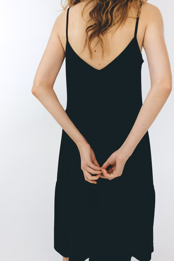 Платье с бретельками и складками