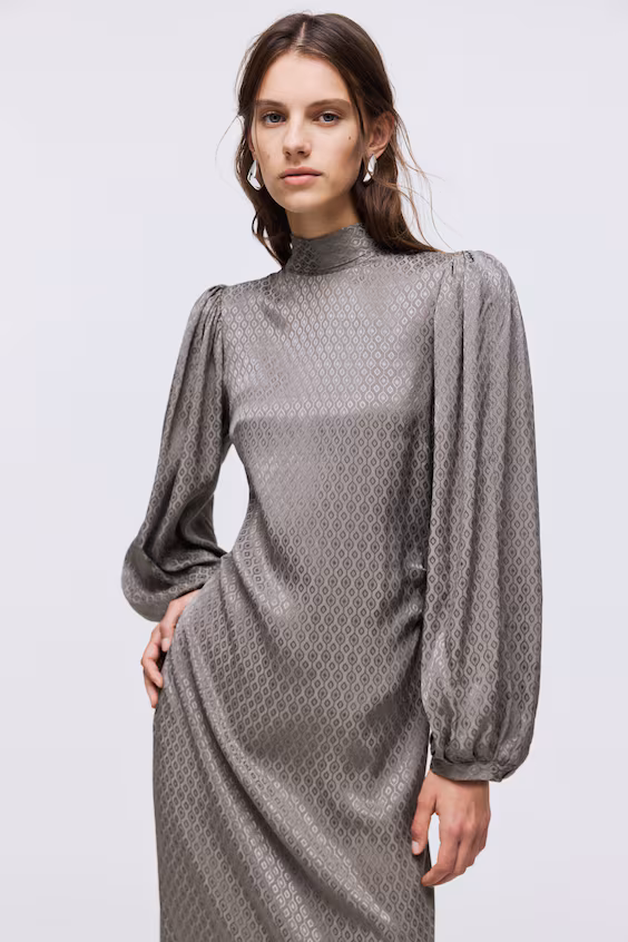 Платье из атласа с бантом