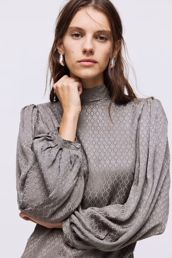 Платье из атласа с бантом