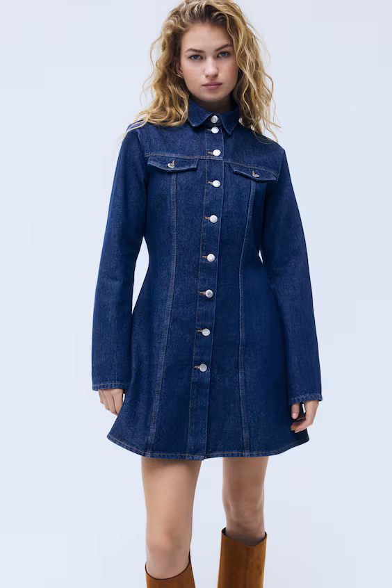 Платье из джинсы с расклешённой юбкой