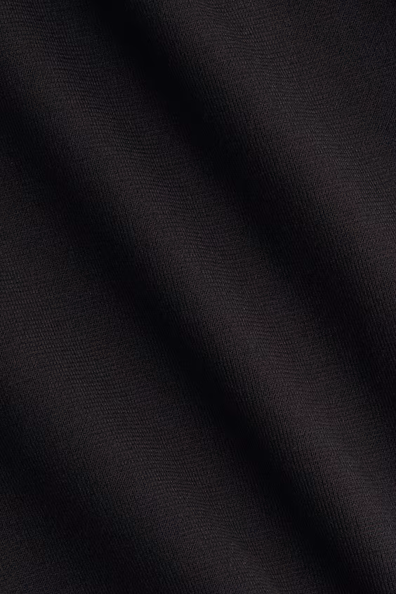 Платье из костюмной ткани с расклешенной юбкой