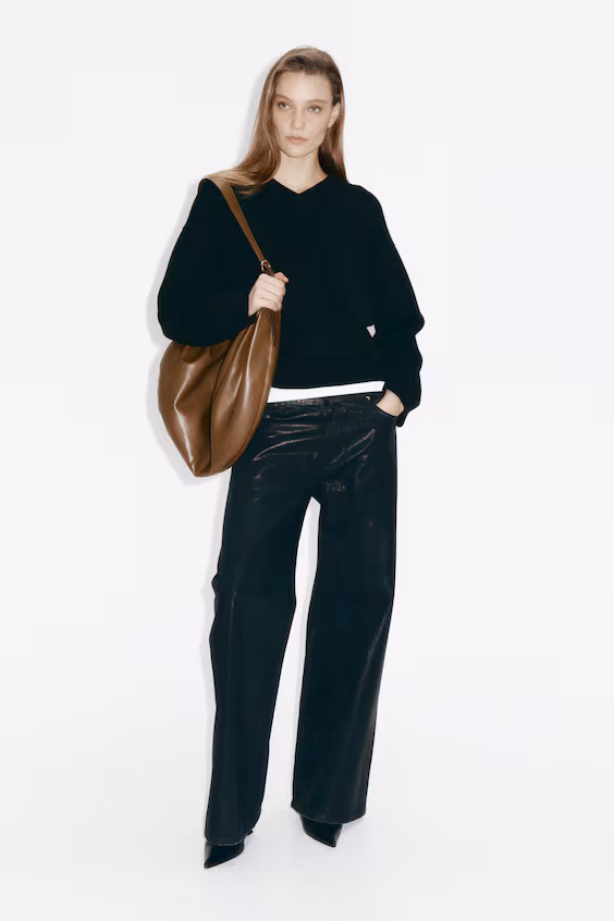 Свитер с вырезом лодочкой