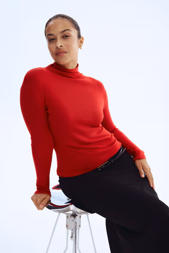 Свитер с манжетами из тонкой вязаной ткани