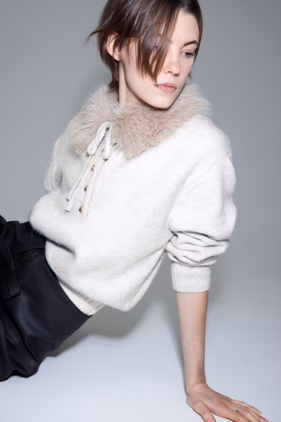 Свитер с воротником-стойкой