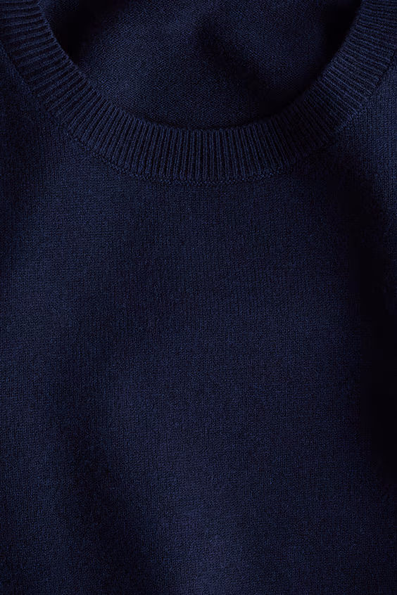 Свитер с рукавами с объемными плечами