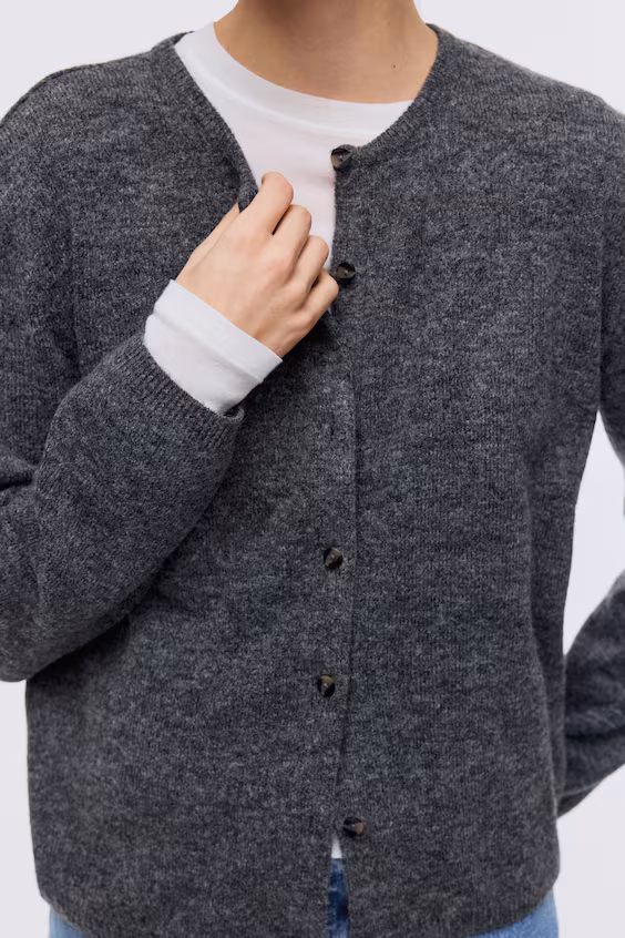 Свитер свободного кроя из легкой ткани