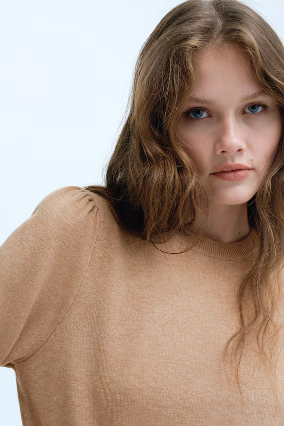 Свитер с объемными рукавами