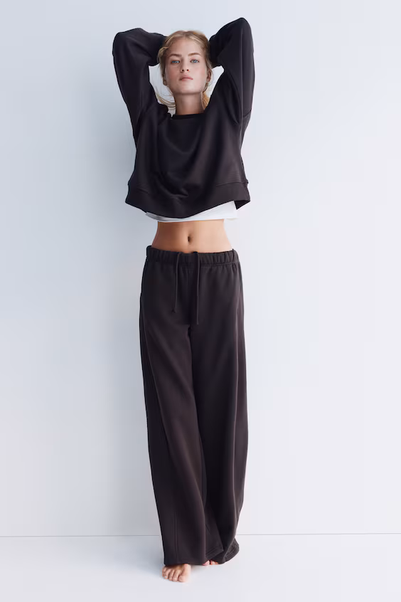 Костюм из свитшота и брюк