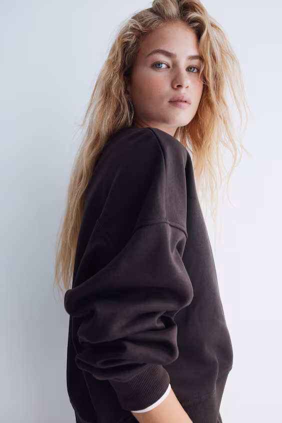 Костюм из свитшота и брюк