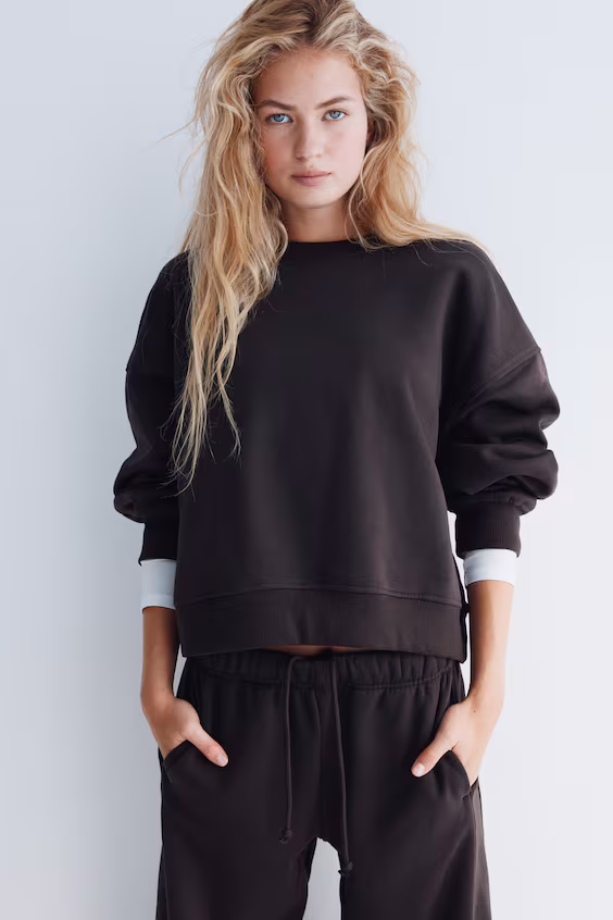 Костюм из свитшота и брюк