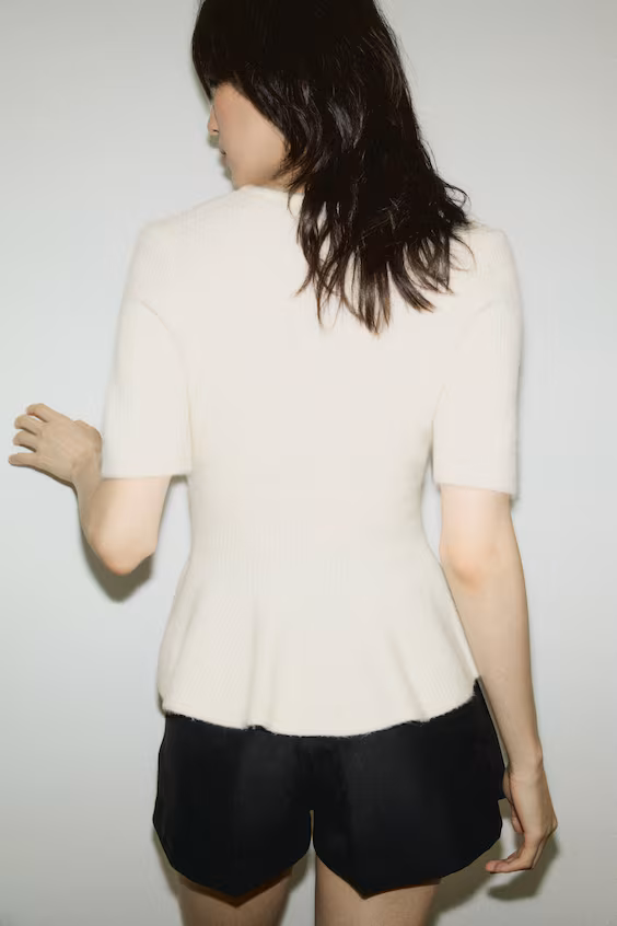 Баска-свитер в рубчик из мягкой вязаной ткани