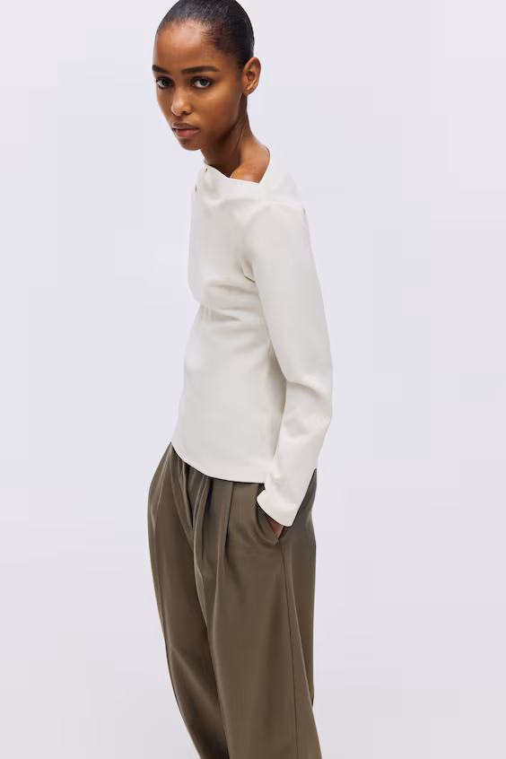 Свитер с асимметричным кроем