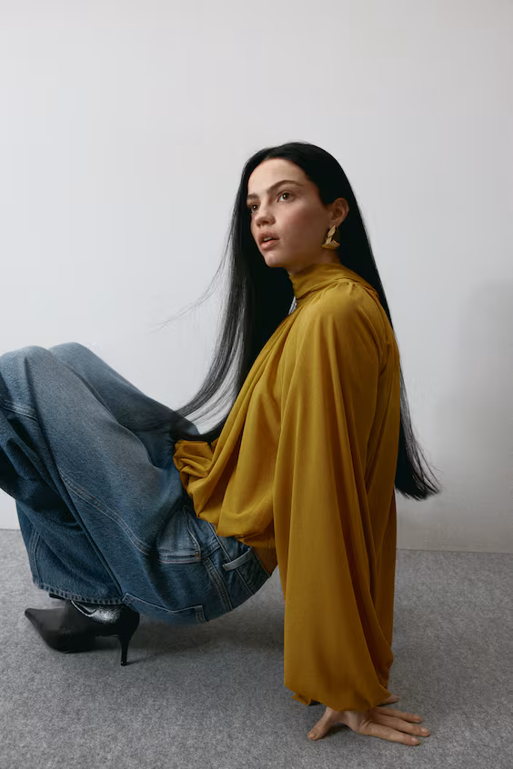 Блузка с завязывающимся воротником