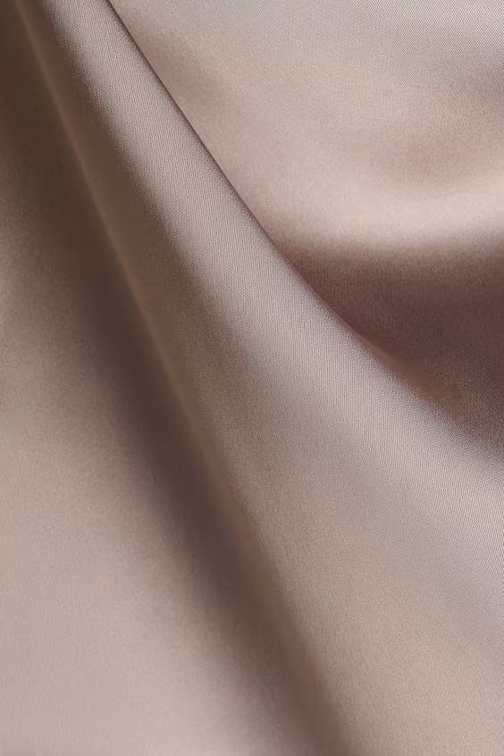 Блузка из атласа с шарфом