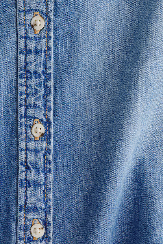 Рубашка из джинсовой ткани