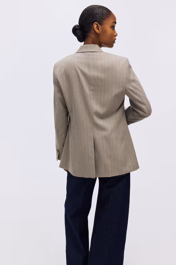 Пиджак с одним рядом пуговиц