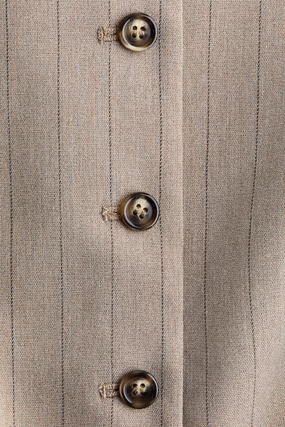 Длинный жилет