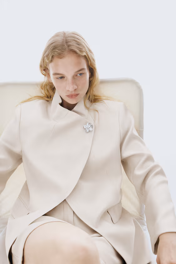 Пиджак с деталями броши