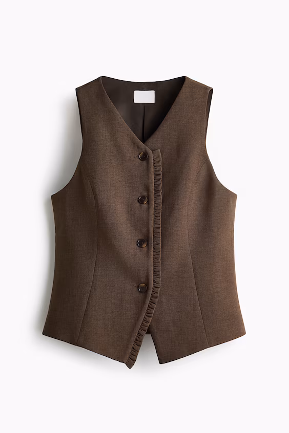 Жилет с облегающим силуэтом и оборкой