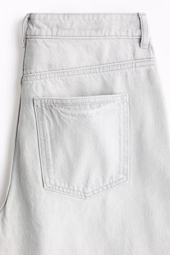 Джинсы с высокой талией и барабанной штаниной