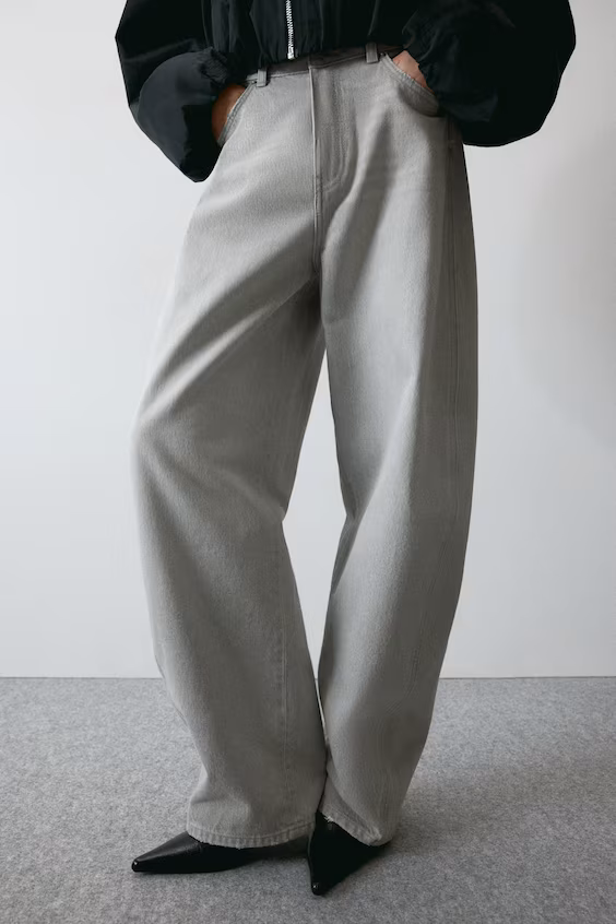 Джинсы с высокой талией и барабанной штаниной