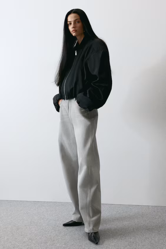 Джинсы с высокой талией и барабанной штаниной