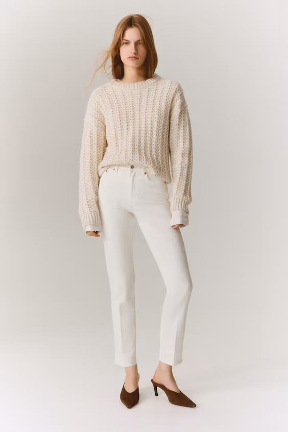 Джинсы прямого кроя на запястье