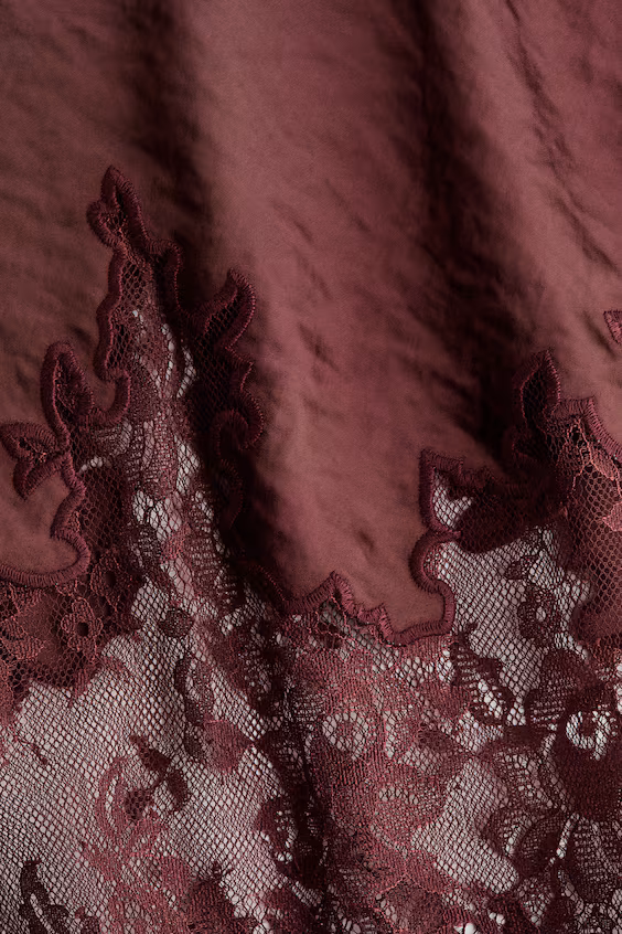 Юбка из атласа с кружевом