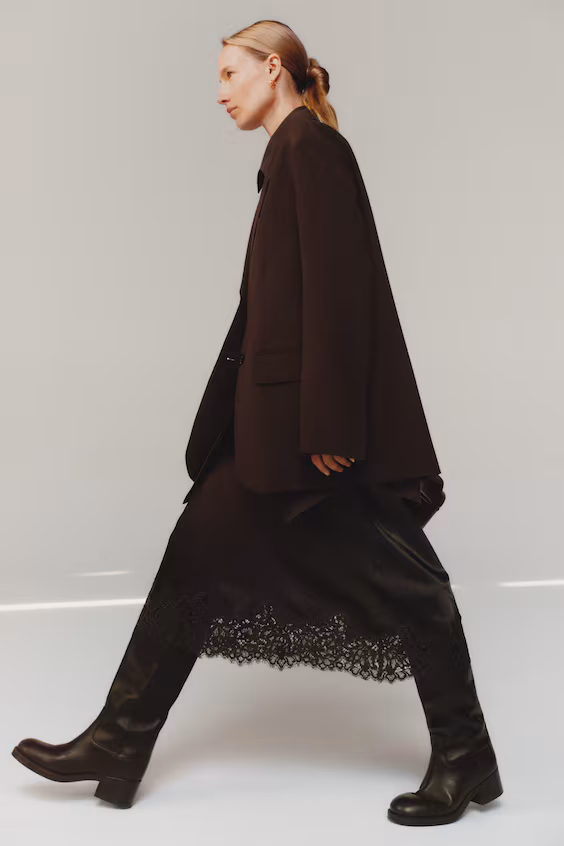 Юбка из атласа с деталями из кружева