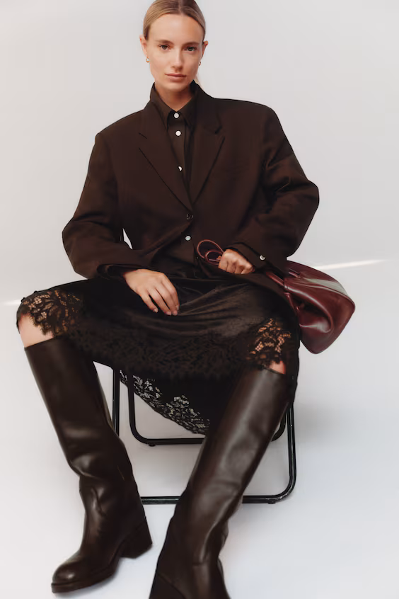 Юбка из атласа с деталями из кружева