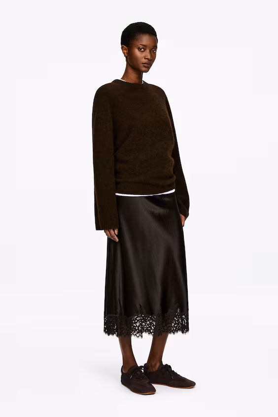 Юбка из атласа с деталями из кружева