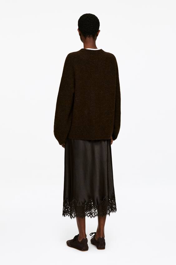 Юбка из атласа с деталями из кружева