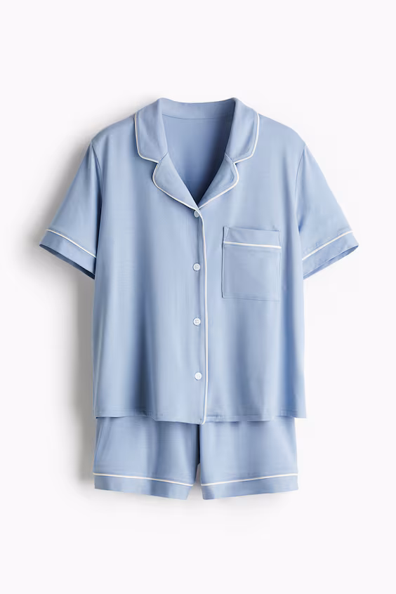 Пижама из рубашки и шорты