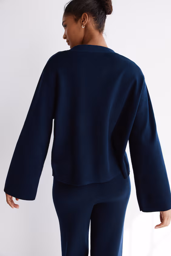 Пальто из тонкой вязаной ткани