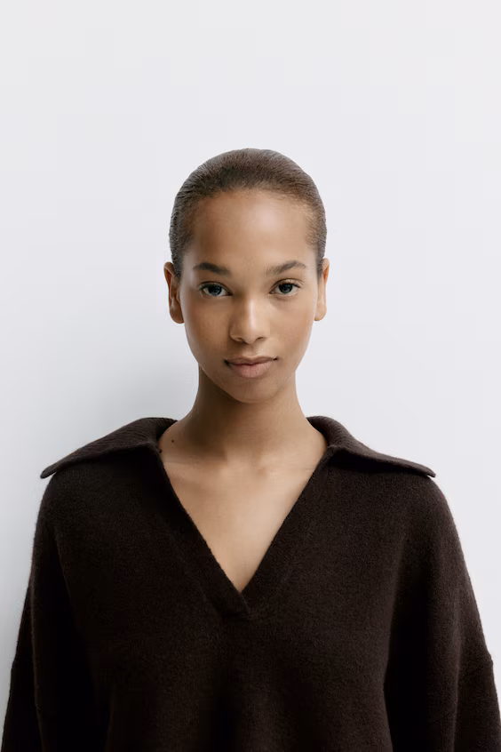 Тонкий вязаный свитер с воротником