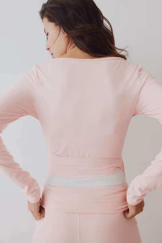 Свитер с гравировкой из мягкого джерси