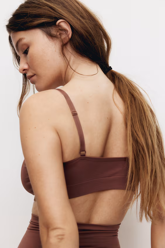 Мягкий бюстгальтер с поролоновыми вставками без швов