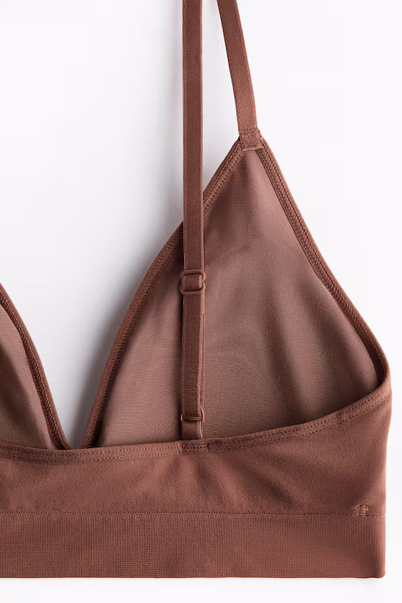 Мягкий бюстгальтер с поролоновыми вставками без швов