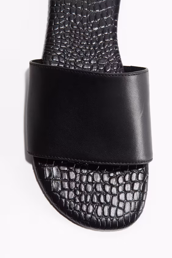 Сандалии из кожи