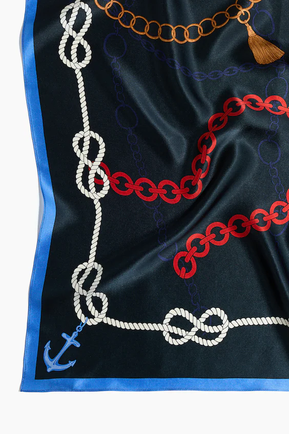 Шелковый платок с узорами