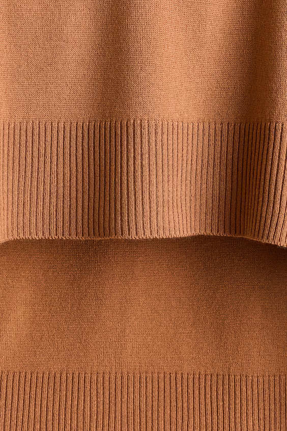 Свитер с шарфом