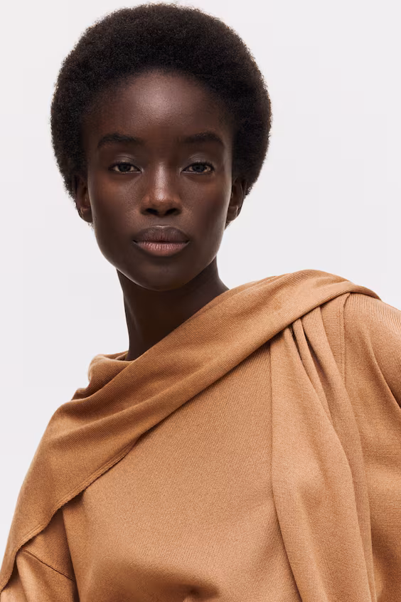 Свитер с шарфом