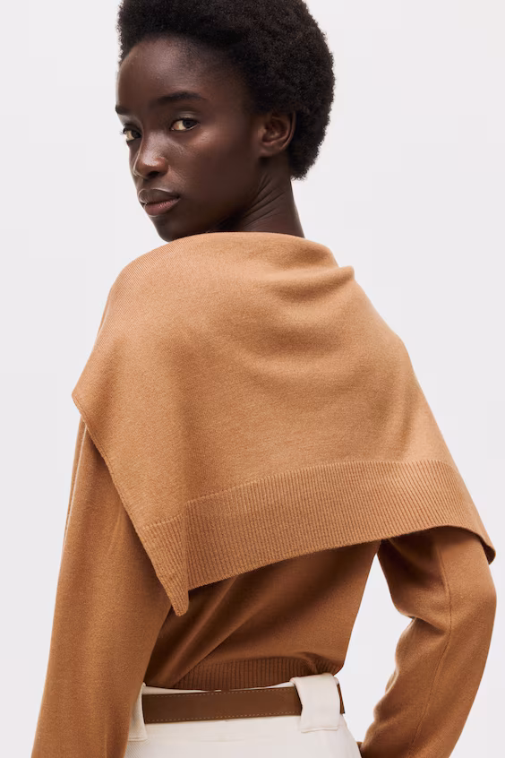 Свитер с шарфом