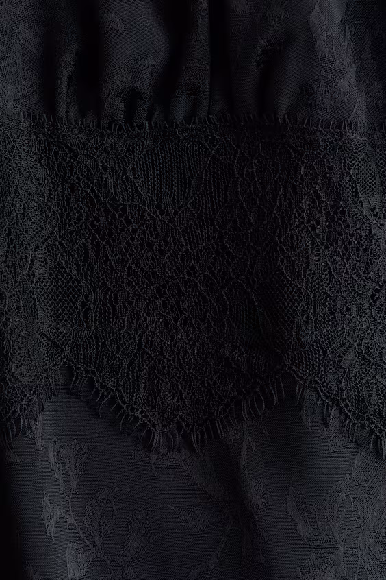 Топ с кружевными вставками