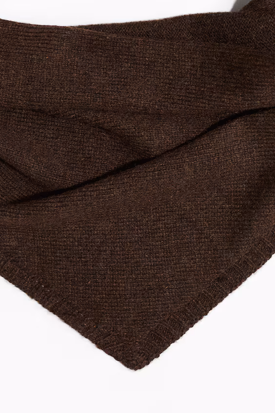 Платок из тонкой вязаной ткани