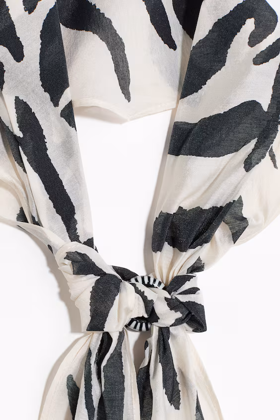 Шарф для шеи с деталями бусин