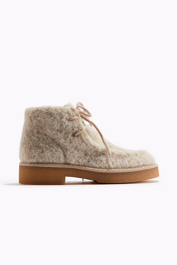 Ботинки на шнуровке