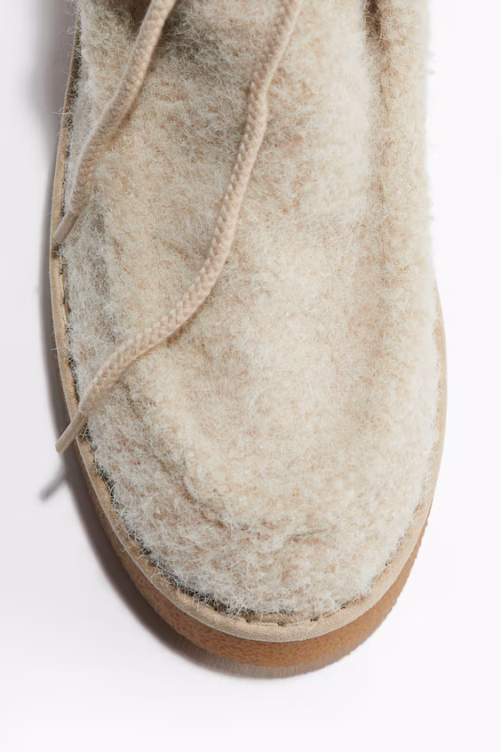 Ботинки на шнуровке