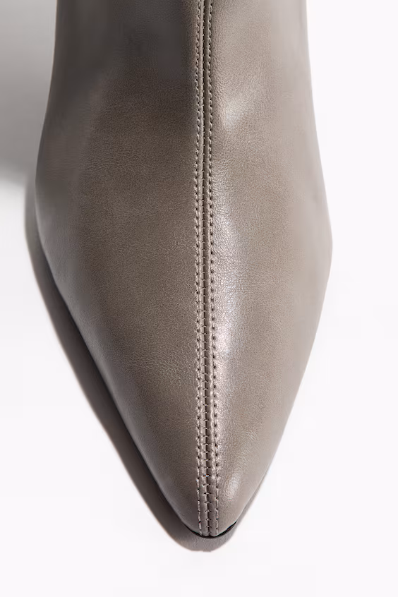 Сапоги с заостренным носком